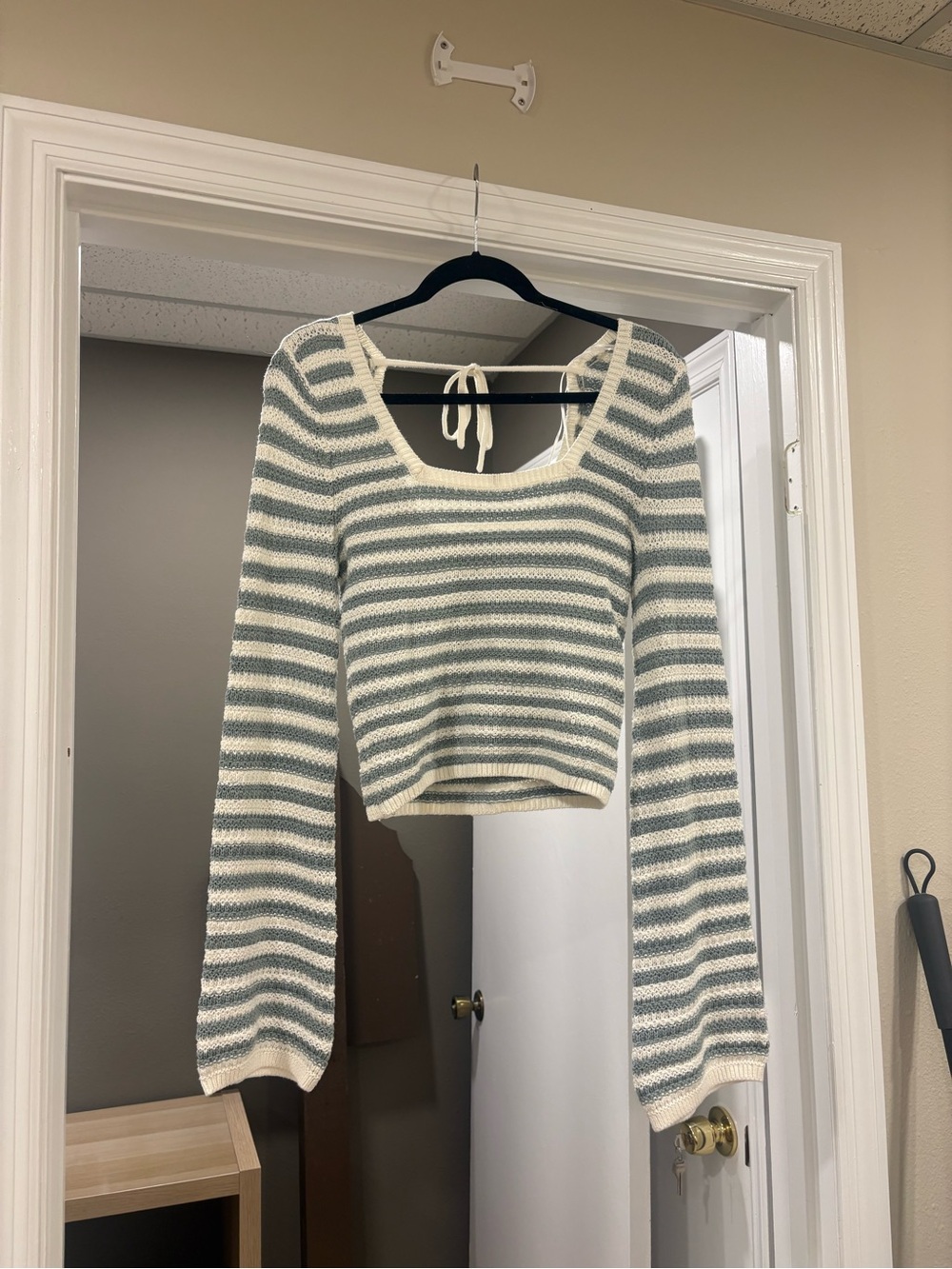 Hollister Striped Scoop-Neck Cropped Sweater — Cream & Light Blue